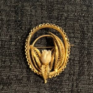 Vintage Gold Tone filigree Brooch pin